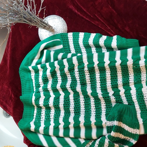 Woman's Sweater - Picture 2 of 5